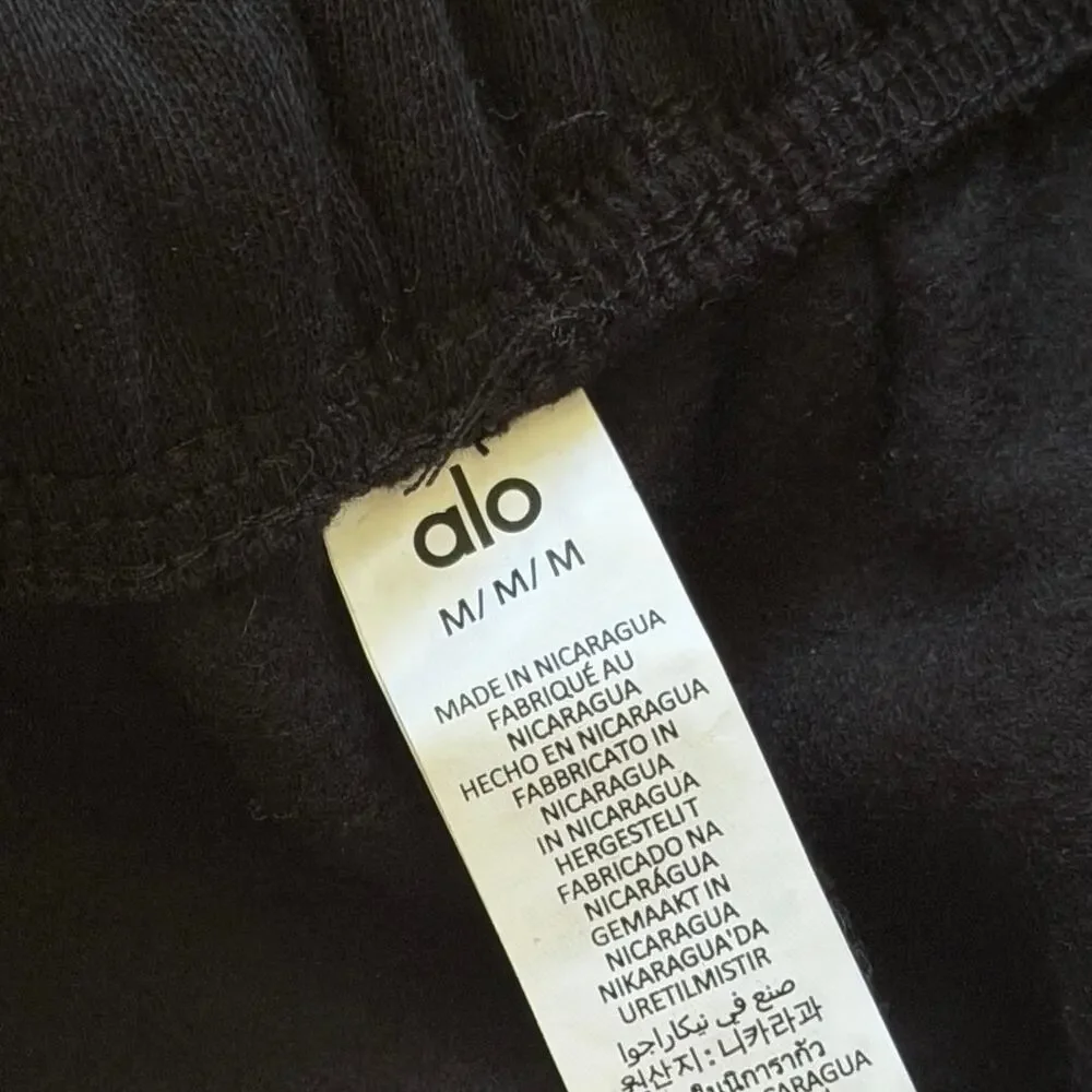 ALO Yoga iconic alo